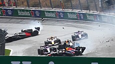 Max Verstappen havaruje ve Velké cen� Nizozemska.