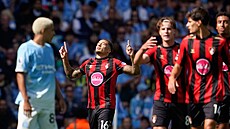 Marcus Tavernier z Bournemouthu se raduje z trefy proti Manchesteru City.