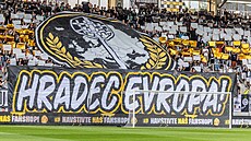 Choreo fanou�k� Hradce p�ed zápasem s Panathinaikosem.