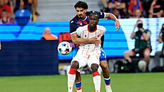 Souboj v zápase Plzn� s Crvenou zvezdou B�lehrad.