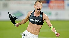 Jablonecký Jan Chramosta slaví rozhodující penaltu v zápase s Glasgow Rangers.