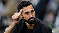 Trenér Fulhamu Álvaro Arbeloa b�hem utkání s Chelsea.