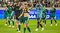 Hrá�i Panathinaikosu slaví výhru nad Hradcem Králové.