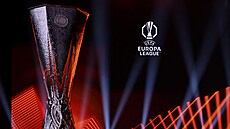 Trofej pro vít�ze Evropské ligy b�hem losování v Monaku.