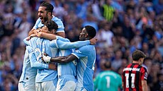 Fotbalisté Manchesteru City se radují z gólu Jo�ka Gvardiola v utkání proti...