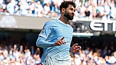 Obránce Jo�ko Gvardiol z Manchesteru City se raduje ze svého gólu.