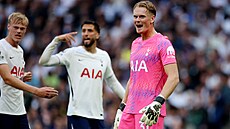Branká� Antonín Kinský se svými spoluhrá�i z Tottenhamu