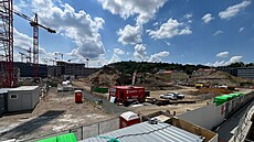 Výhled z rozhledny nabízí pohled p�ímo do �kuchyn� vznikající �tvrti Smíchov...