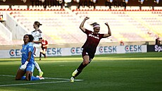 Spar�anka Franny �erná se raduje z gólu ve 3. p�edkole Ligy mistr� proti...