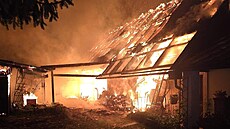 Po�ár zachvátil d�m v Rynolticích. (23. - 24. srpna 2026)