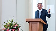 Premiér Babi� na Výro�ní porad� vedoucích �eských zastupitelských ú�ad�. (24....