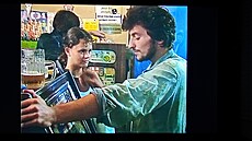 Film Párátko z roku 1987. Atmosféra �i�kovských hospod. Ond�ej Vetchý jako Feri