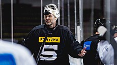 Legendární Petr �ech si v úterý zatrénoval s hokejovou Spartou, zapojil se do...