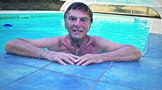 Herec Pavel Trávní�ek pot�il své sledující fotkou z bazénu. (srpen 2026)