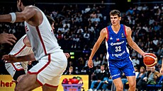 �eský basketbalista Richard Bálint v zápase s Tureckem