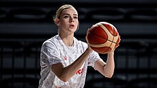 �eská basketbalistka Kate�ina Kalná se chystá na zápas.