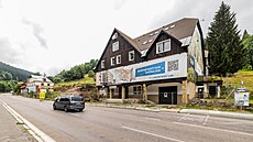 Demolice horských chat ve Velké Úp�, na jejich� míst� vyroste apartmánový...