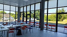 �kola v Mal�ov� Lhot� je opravená a má i novou p�ístavbu, je v ní jídelna i...