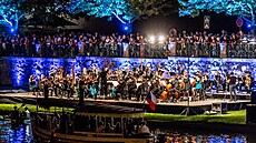 Smetana Open Air koncert v podání hradecké Filharmonie na náb�e�í Labe (28....