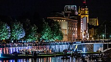 Smetana Open Air koncert v podání hradecké Filharmonie na náb�e�í Labe (28....