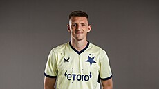 Obránce fotbalové Slavie Praha, �t�pán Chaloupek, pózuje v t�etí sad� dres� pro...