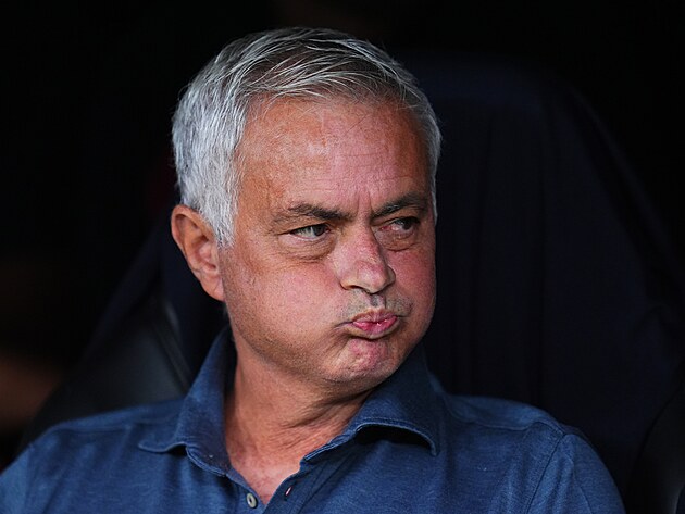 Tren�r Realu Madrid Jos� Mourinho b�hem z�pasu s M�lagou.