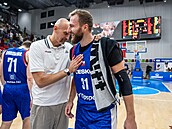 Trenér Lubo� Barto� a Martin K�í� po zápase s Norskem.