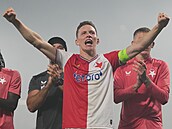Slávistický zálo�ník Luká� Provod slaví s fanou�ky vít�zství v derby proti...