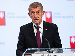 Premiér Andrej Babi� na tiskové konferenci po zasedání vlády. (31. srpna 2026)