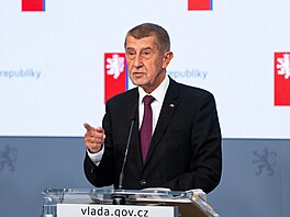 Premiér Andrej Babi� na tiskové konferenci po zasedání vlády. (31. srpna 2026)