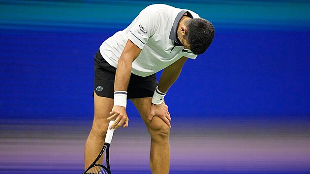 Novak Djokovi� se tr�p� v prvn�m kole US Open.