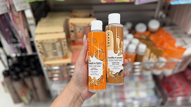 Podzimn� nab�dka Pepca se letos propsala tak� do kosmetiky. Sprchov� gely Pumpkin Spice a Vanilla Caramel s�zej� na typicky sezonn� v�n� d�n�, ko�en�, vanilky a karamelu. Jeden sprchov� gel vyjde na 95 korun.
