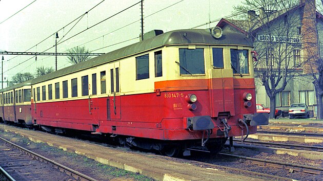 Motorov� v�z 830.147 ve stanici B�ezno u Chomutova, 7.dubna 1988