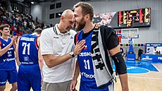 Trenér Lubo� Barto� a Martin K�í� po zápase s Norskem.