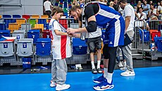 Martin K�í� se podepisuje po zápase s Norskem.