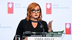 Ministryn� financí Alena Schillerová (ANO) na tiskové konferenci po zasedání...