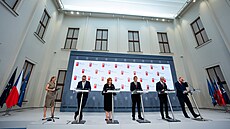 Ale� Juchelka, Alena Schillerová, Andrej Babi�, Karel Havlí�ek a Jeroným Tejc...