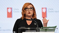 Ministryn� financí Alena Schillerová (ANO) na tiskové konferenci po zasedání...