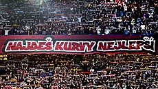Choreo spar�anských fanou�k� namí�ené proti bezpe�nostnímu poradci klubu Ji�ímu...