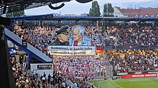Choreo slávistických fanou�k� namí�ené proti novému vedoucímu bezpe�nostního...