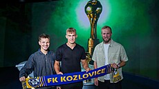 Zástupci Kozlovic na losování t�etího kola MOL Cupu.