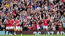 Hrá�i Manchesteru United oslavují výhru nad Ipswichem.
