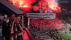 Choreo slávistických fanou�k� v derby na Letné