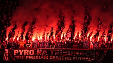 Pyro spar�anských fanou�k� v derby proti Slavii