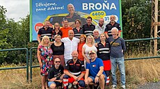 Neobvyklé rozlou�ení p�ipravili kolegové doktoru Bronislavu Dvo�ákovi (na...
