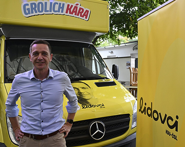 “These are our elections,” Christian Democrats say as they take their “Grolich van” on the road