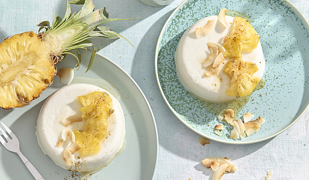 Kokosová panna cotta: Jemný dezert s ananasem a limetkou