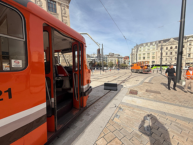 Po 46 letech projela tramvaj podél muzea směr Václavské náměstí