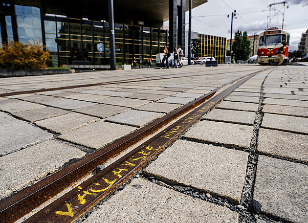 Trať nad Muzeem dostala poslední razítko, tramvaje se sem vrací o půl roku dřív