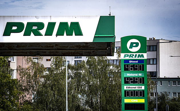 Vláda v pondělí představí opatření proti drahým palivům, oznámil Havlíček
